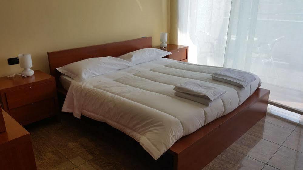 Casarile Residence Fermi מראה חיצוני תמונה